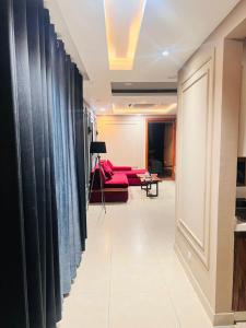 Afbeelding uit fotogalerij van Homies Apartments in DHA phase 4 Gold crest Mall in Lahore