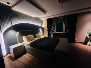 Afbeelding uit fotogalerij van Homies Apartments in DHA phase 4 Gold crest Mall in Lahore