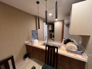 Кухня или мини-кухня в Homies Apartments in DHA phase 4 Gold crest Mall
 +116 фотографий