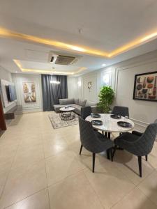 Гостиная зона в Homies Apartments in DHA phase 4 Gold crest Mall