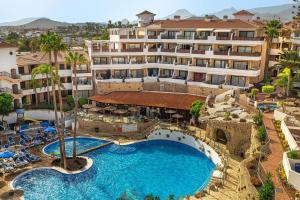 an aerial view of a resort with a swimming pool at As de Casas - Parque Albatros 2 in San Miguel de Abona