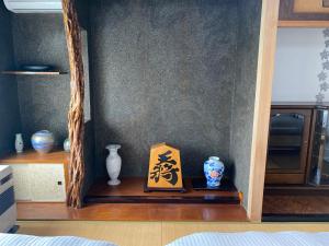 a room with vases and a box on a shelf at Shiro の秘密基地 in Ōmagari +18 photos
