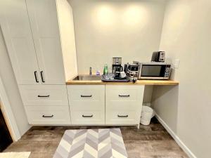 Billede fra billedgalleriet på Cozy,spacious basement suite in Cambridge near 401 i Cambridge