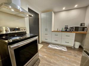 Billede fra billedgalleriet på Cozy,spacious basement suite in Cambridge near 401 i Cambridge