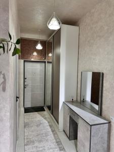 Gambar di galeri bagi Modern 1BR Apartment near Mega Planet, Yunusabad di Darkhon