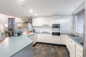 Kuchyň nebo kuchyňský kout v ubytování Big Quadruple Room - Nearby Station and Park - Close to Chinatown - Shared Bathroom + 32 fotografií