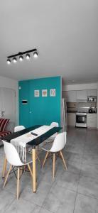 a dining room with a table and chairs in a kitchen at Saavedra - Hermoso y con cochera opcional in Santa Fe