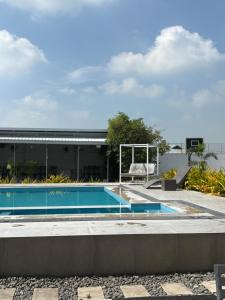 a swimming pool in front of a building at Affordable Room in Angeles