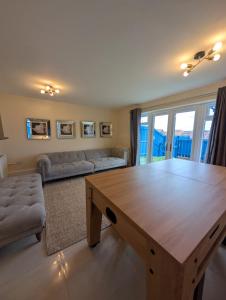 Ruang duduk di Numero Uno Luxe Retreat 3BR 3 Baths Hot Tub wifi
