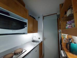 Η κουζίνα ή μικρή κουζίνα στο Appartement skis aux pieds à Valmorel, idéal familles - FR-1-356-540