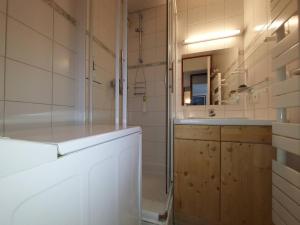 Ένα μπάνιο στο Appartement skis aux pieds à Valmorel, idéal familles - FR-1-356-540 +7 φωτογραφίες