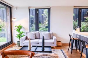 a living room with a couch and a table at HOM I Frente a la Costanera Depto Familiar 3D2B in Puerto Varas +65 photos