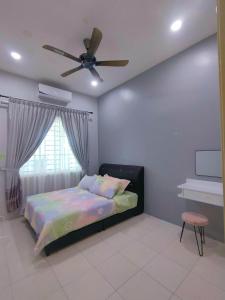 a bedroom with a bed and a ceiling fan at The 3's Homestay Alor Setar #FREE UNIFI in Alor Setar