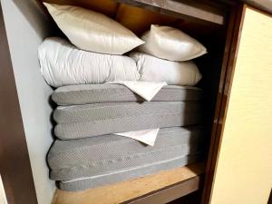 En eller flere senge i et værelse på KAMATA EAST and SWEET