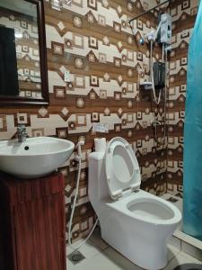 Un baño de Oceanlodge Tourist Inn