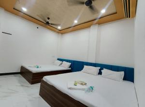a room with two beds in a room at Hotel Sindur in Ujjain +70 photos