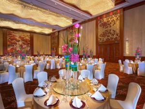 a banquet hall with white tables and white chairs at Suzhou Jinji Lake Grand Hotel in Suzhou +289 photos