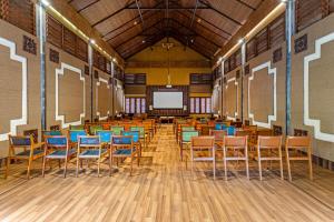 En restaurant eller et andet spisested på Finch,Kotagiri + 50 billeder