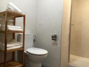 Koupelna v ubytování Apartamentos Jurramendi - Los Arcos + 25 fotografií