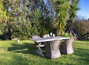 Κήπος έξω από το Chestnut Bay Country Retreat