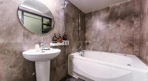 Koupelna v ubytování T Hotel + 169 fotografií