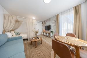 Μια τηλεόραση ή/και κέντρο ψυχαγωγίας στο Iconic View Luxury Apt in Bratislava Old Town