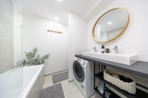 Ένα μπάνιο στο Iconic View Luxury Apt in Bratislava Old Town +13 φωτογραφίες