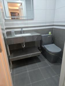 Ένα μπάνιο στο Royal view Apartments