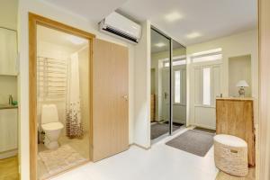 a bathroom with a toilet and a mirror at Hommiku 8a Apartment in Pärnu +20 photos