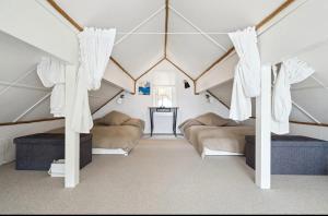 a room with two beds in a attic at Steigen Cabin North in Steigen