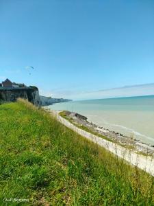 a view of the beach from the bluff at La parenthèse in Ault