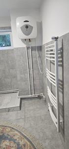 a room with a recessed ceiling with a security camera at Cabana Dara in Cumpăna +214 photos