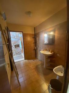 Et badeværelse på Maison de vacances Palombaggia