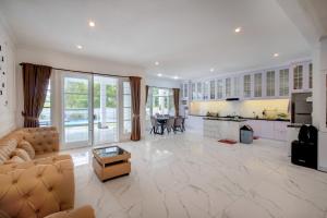 Kuchyň nebo kuchyňský kout v ubytování Villa Ixora Resort