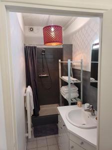 Ένα μπάνιο στο Logement centre ville Buzançais