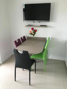 TV a/nebo společenská místnost v ubytování Apartmani Zaton