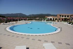 The swimming pool at or close to Le Vanille