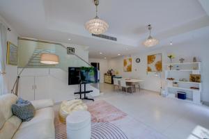TV a/nebo společenská místnost v ubytování luxurious miracle home