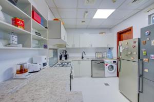 Kuchyň nebo kuchyňský kout v ubytování luxurious miracle home