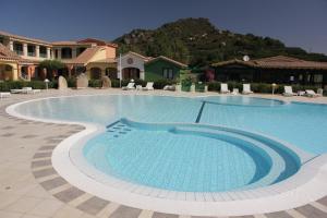The swimming pool at or close to Le Vanille
