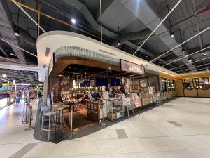 a store with chairs and tables in a shopping mall at Langit dan Lantai #168ParkSelayangMall #HospitalSelayang #UitmSelayang in Kampong Jawa Tengah