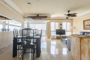 TV a/nebo společenská místnost v ubytování Paraiso do Guarujá