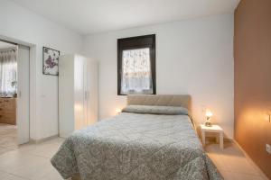 a bedroom with a bed and a window at Chez Martine Tenerife in Granadilla de Abona