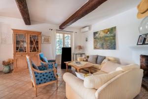 a living room with couches and a table at Cote D'azur Villa avec pisicine in Saint-Paul-de-Vence