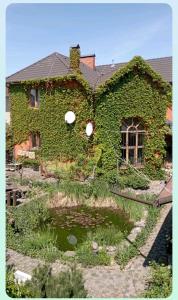 Vườn quanh Будинок Вовча хижа