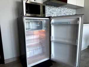 Η κουζίνα ή μικρή κουζίνα στο Royal Lee 1 bedroom Apartment