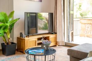 TV a/nebo společenská místnost v ubytování Ideal Property Mallorca - Casa Jordi