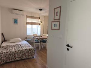 Ένα ή περισσότερα κρεβάτια σε δωμάτιο στο Apartment Stone Pearl +10 φωτογραφίες