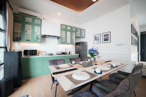 a kitchen and dining room with a table and chairs at Ubu Villa California - 2 Bedrooms Villa in Yogyakarta in Sleman