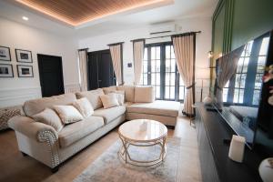a living room with a couch and a table at Ubu Villa California - 2 Bedrooms Villa in Yogyakarta in Sleman